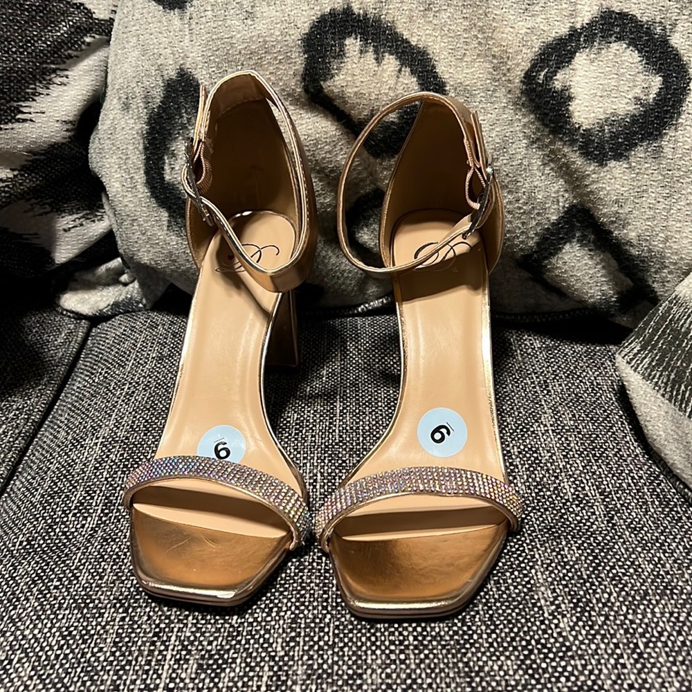NWOT D Heart High Heels